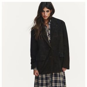 NWT ZARA 100% SUEDE LEATHER COLLECTION BLAZER SIZE MEDIUM 
OVERSIZED